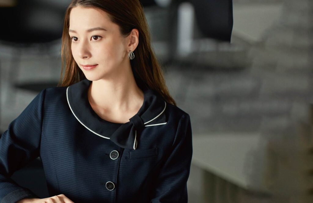 幅広いシーンをサポートするしごと服<br />
