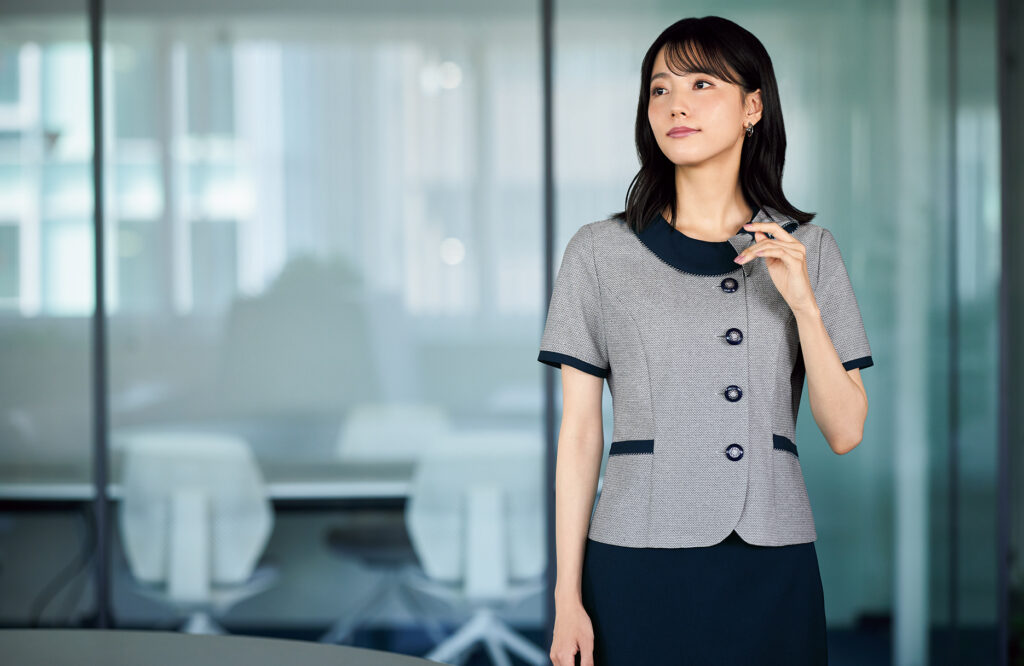 幅広いシーンをサポートするしごと服<br />
