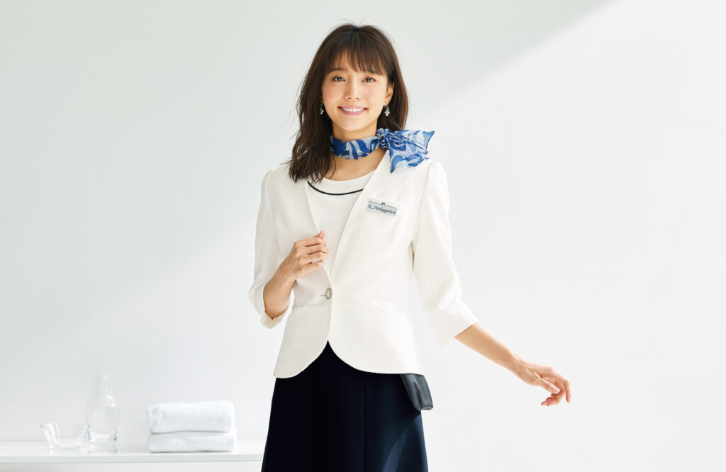 どこから見ても麗しいしごと服を追求した<br />
”はなまるワンピース”誕生